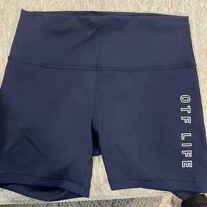 Lulu Wunder under biker shorts